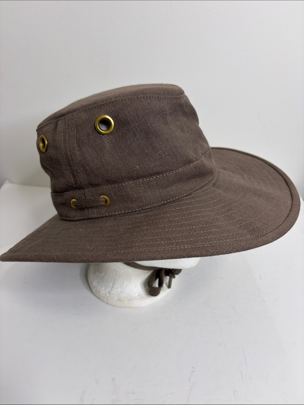 The Tilley Hemp Hat Mens 7 1/8 Taupe Brown Adventure Travel Made in Canada TH4